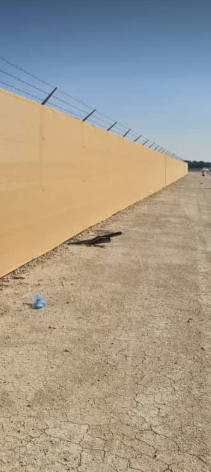 سياج بساتر صلب